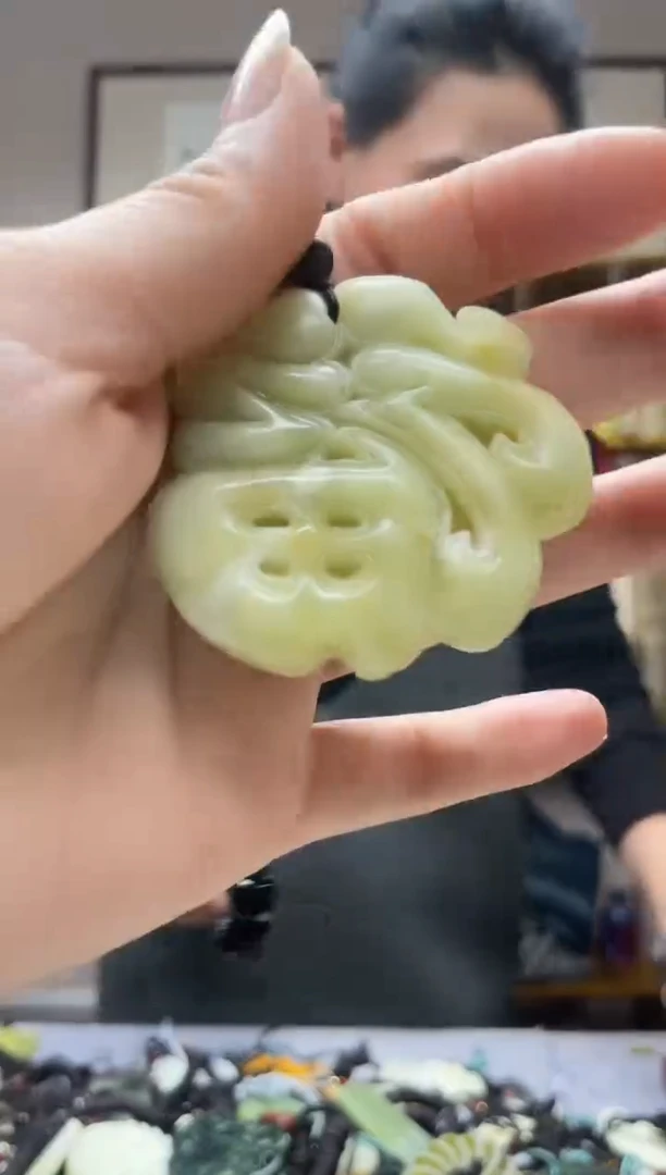 未镶嵌岫玉吊坠`