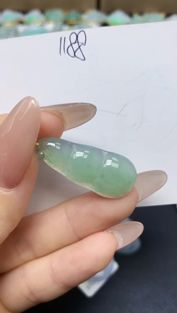 翡翠18K金镶嵌颈饰 天然翡翠A货