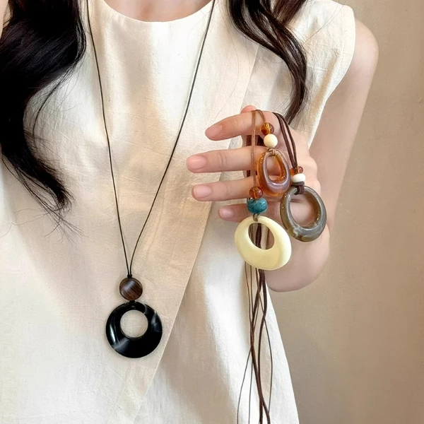 非金属树脂项链 圆环吊坠黑绳长款项链毛衣链小众卫衣链衣服配饰