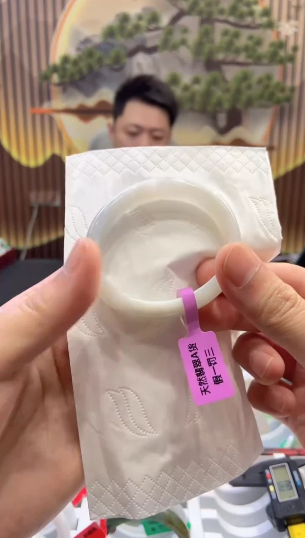 翡翠手镯未镶嵌多人05719