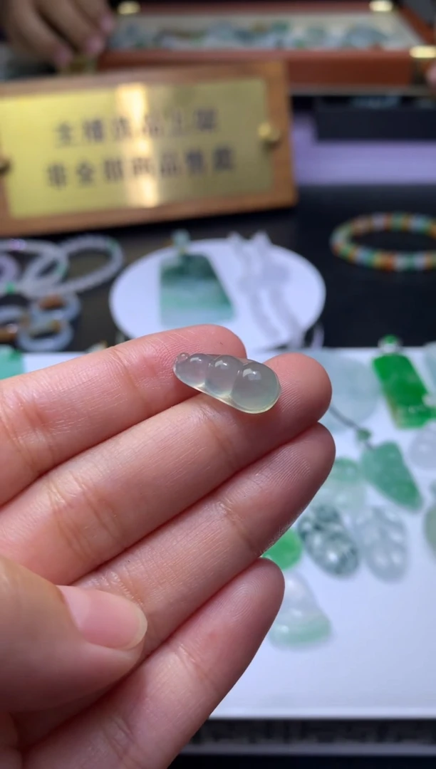 未镶嵌定制翡翠毛货