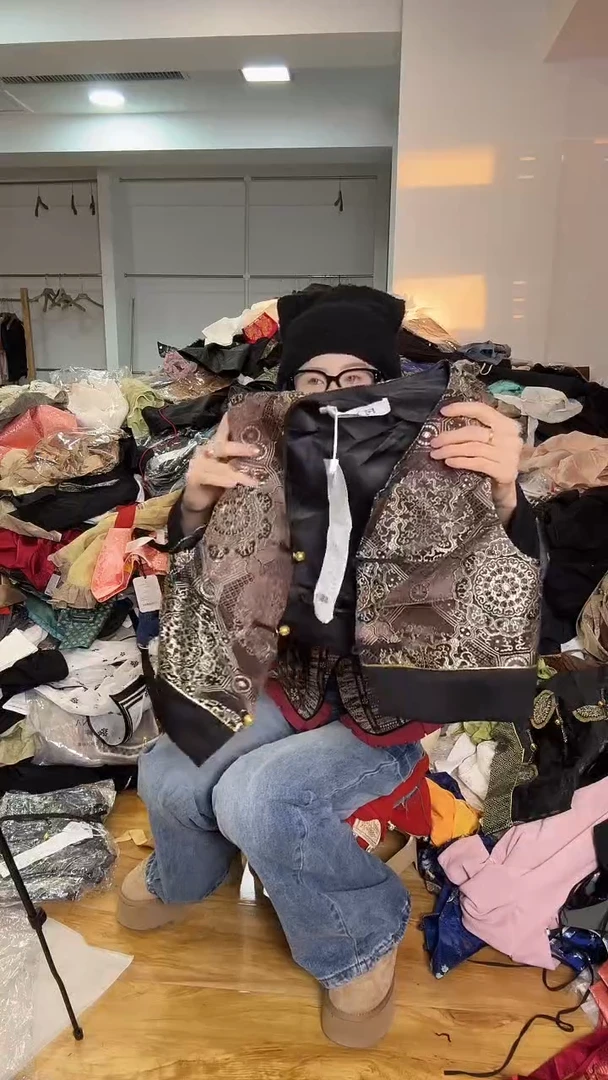 马甲       M码       80-105斤