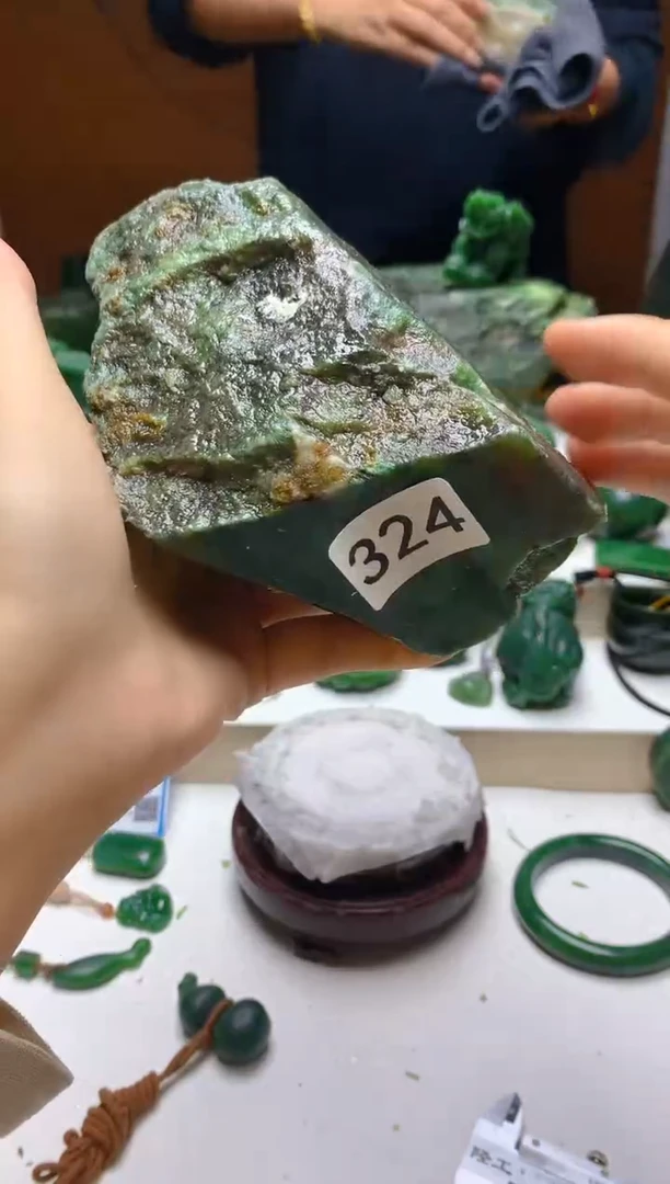 未镶嵌和田玉（碧玉）珠宝半成品0
