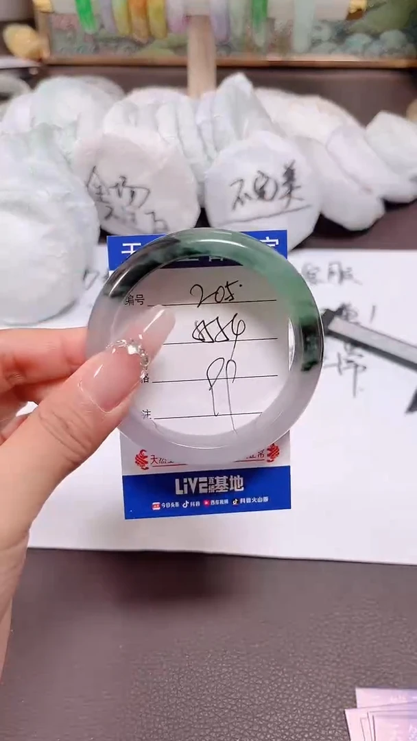 翡翠手镯未镶嵌205