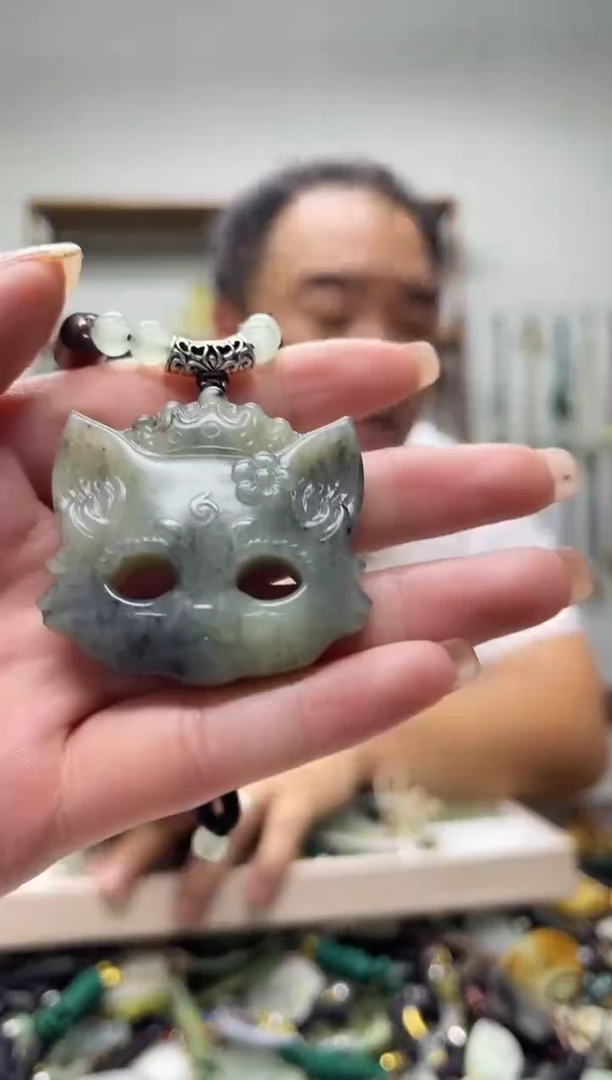 未镶嵌岫玉吊坠`