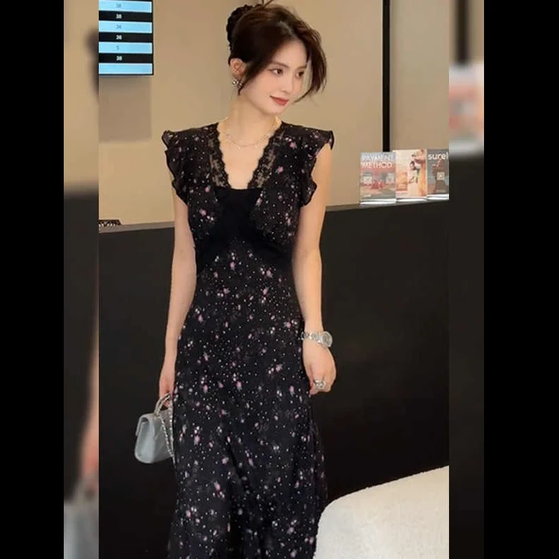 黑色蕾丝拼接碎花连衣度假风夏季新款法式气质独特漂亮掐腰长裙子