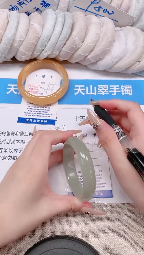 未镶嵌手镯石英质玉133-56东