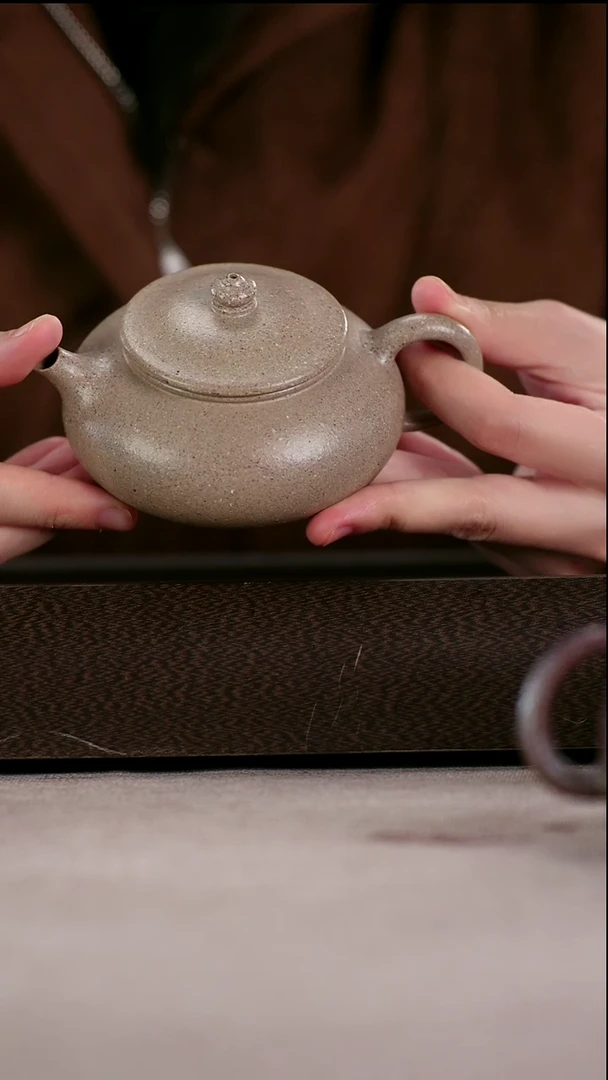 茶壶紫砂五彩老段泥精工寒江160cc