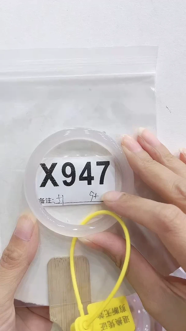 玛瑙/玉髓手镯未镶嵌X947