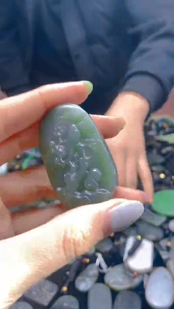颈饰未镶嵌和田玉1
