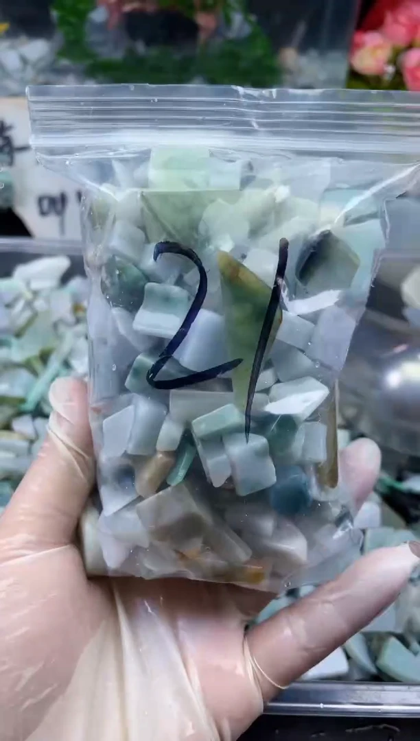 【闪购商品】翡翠颈饰未镶嵌天然翡翠边角小号500克21