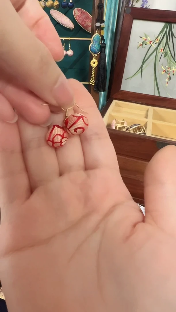 【闪购商品】【孤品年初五发】红金团团花小耳坠一对