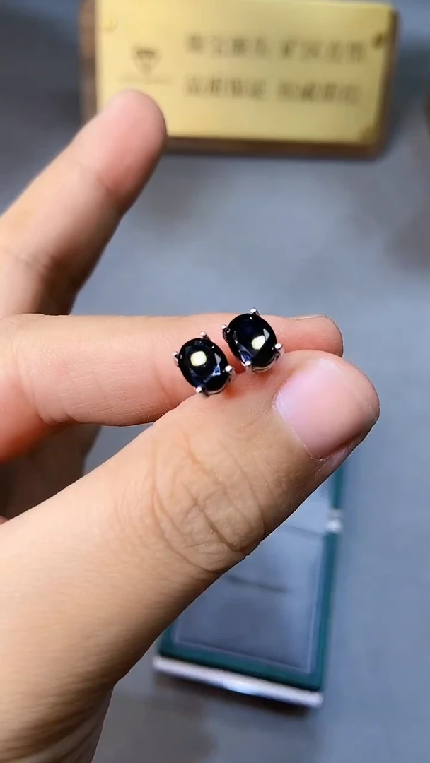【闪购商品】蓝宝石耳饰银S925镶嵌354黑