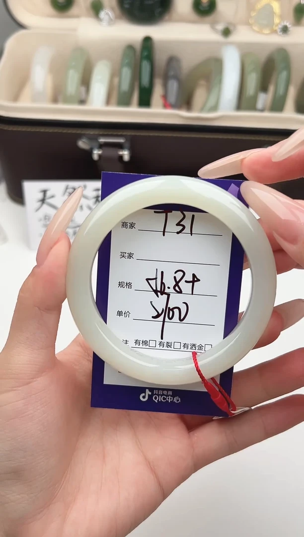 未镶嵌手镯和田玉微色差T31