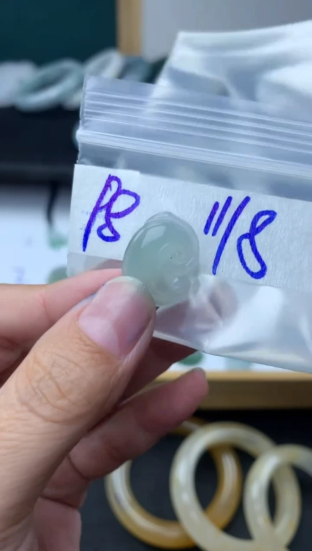 定制翡翠未镶嵌君*如意
