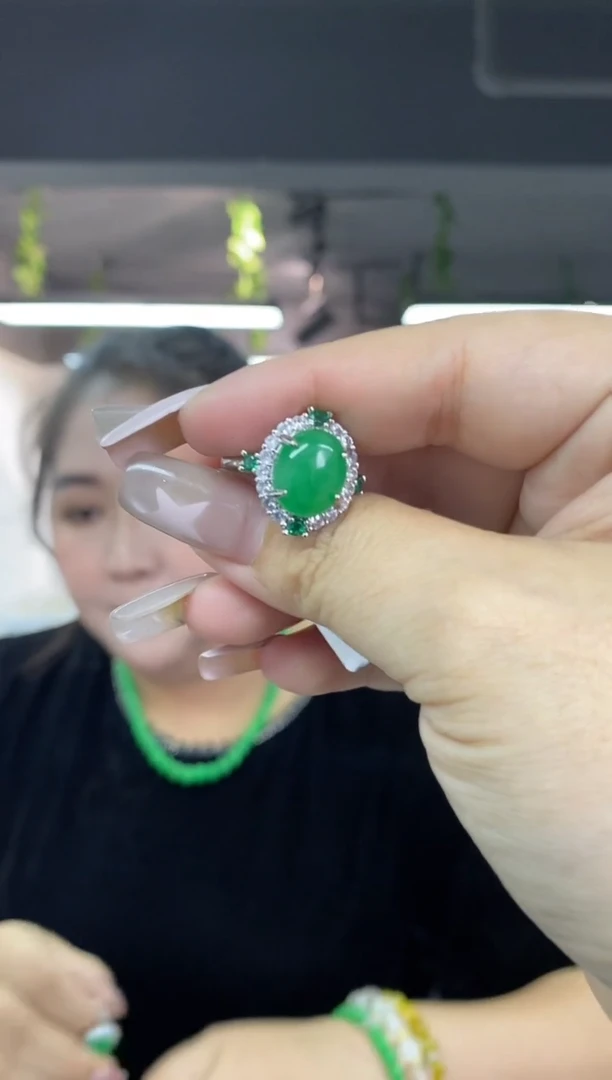 翡翠戒指未镶嵌多样性发其一颜色微差