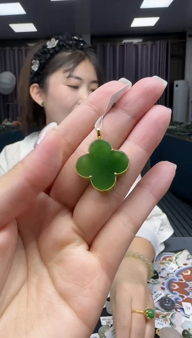 和田玉18K金镶嵌挂件1