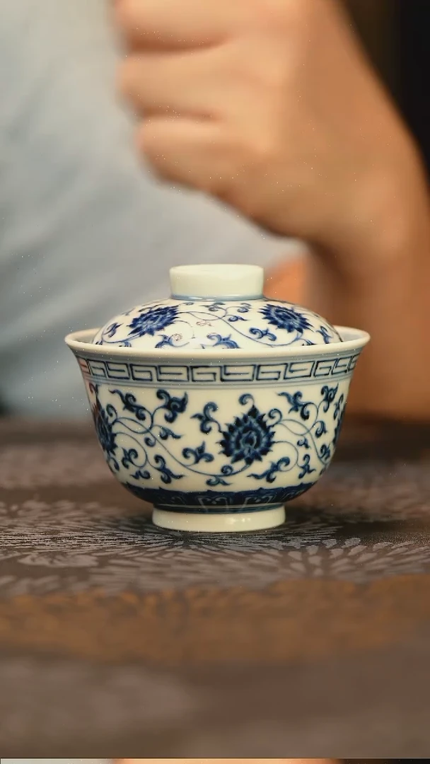 陶仿明青花缠枝莲特价盖碗