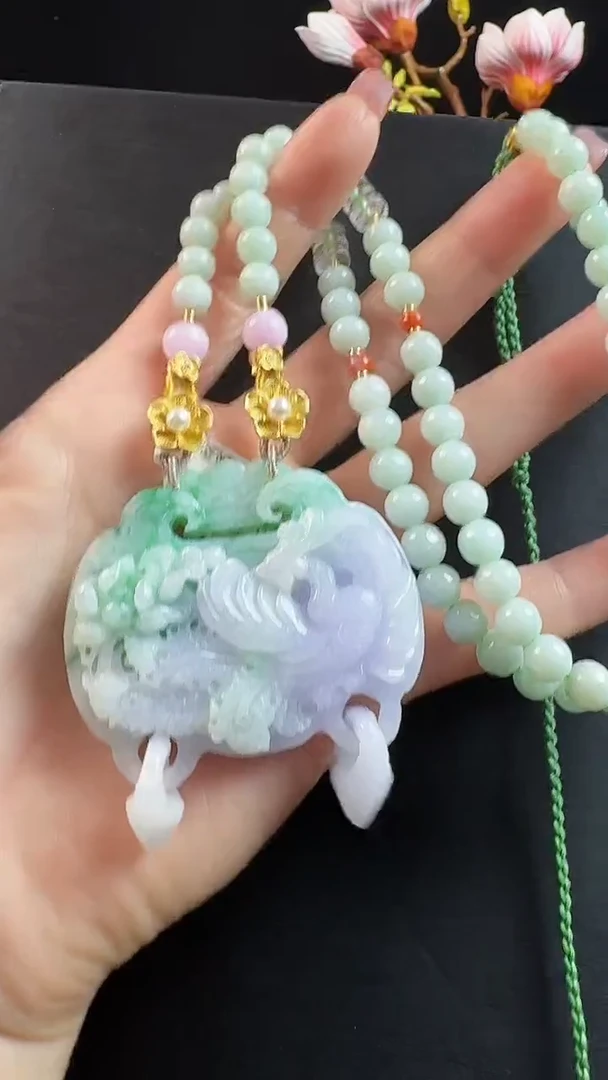 颈饰未镶嵌翡翠凤牌