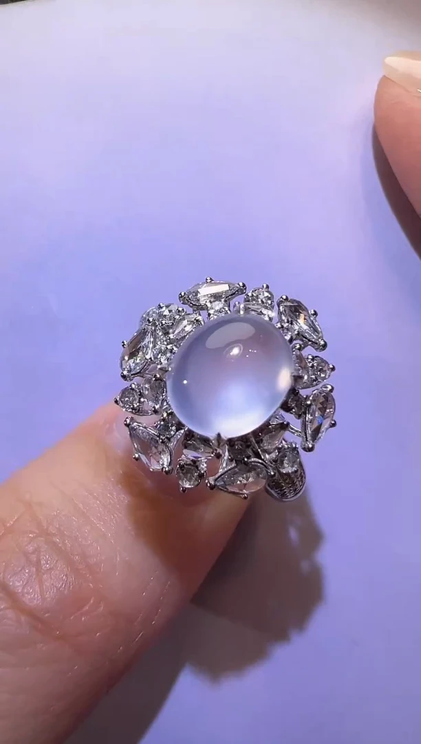 18K金镶嵌戒指翡翠蛋面