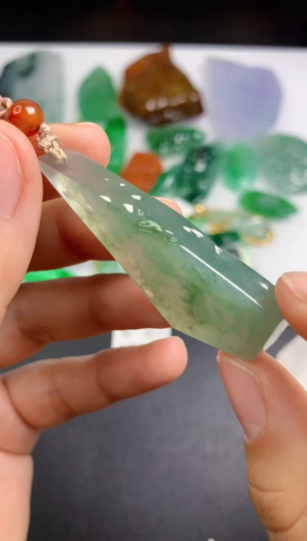 颈饰未镶嵌翡翠