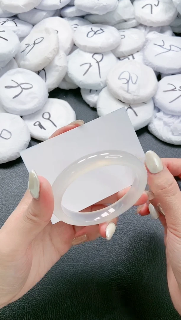 【闪购商品】石英质玉手镯未镶嵌 22L56-56