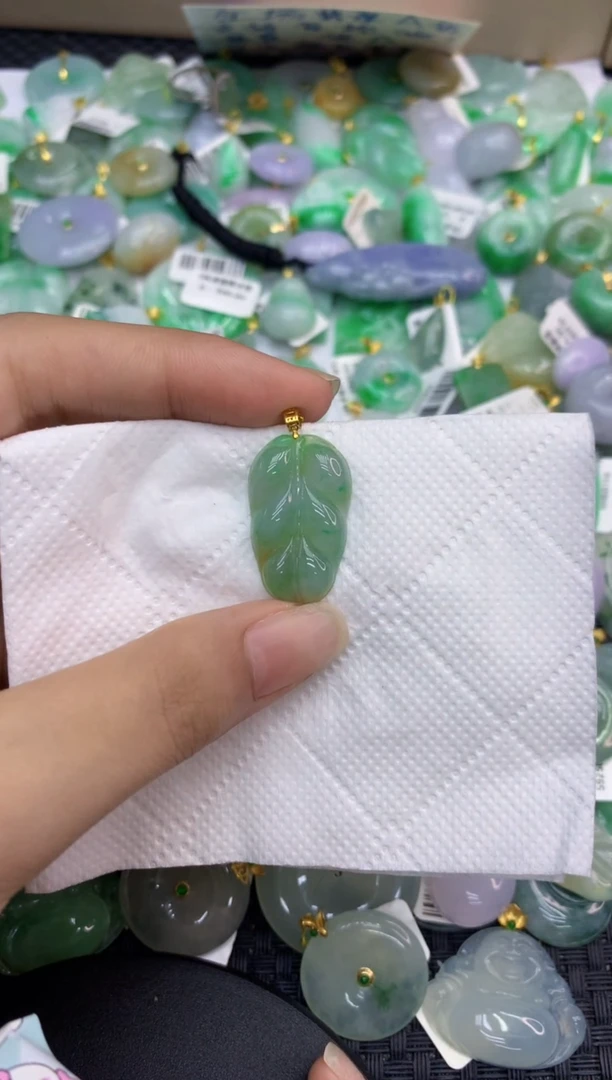 颈饰18K金镶嵌翡翠天然缅甸A货翡翠