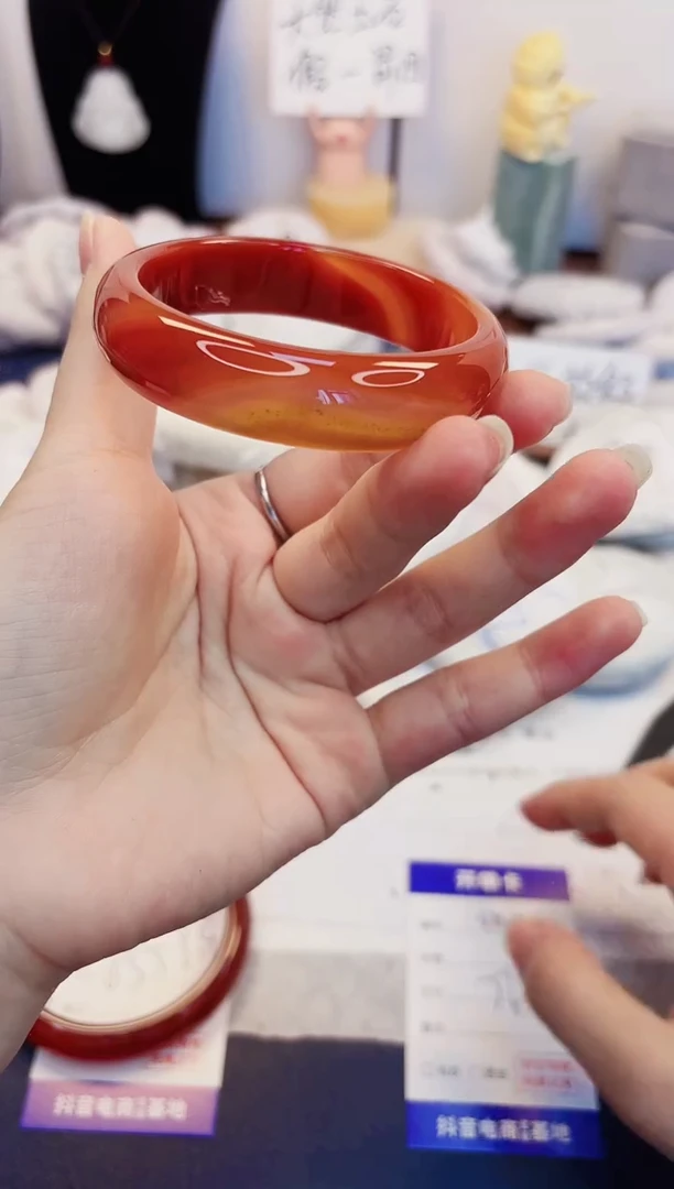 【闪购商品】石英质玉手镯未镶嵌84-玛瑙-圈口56