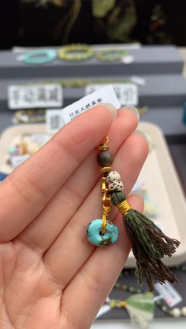 未镶嵌挂件南红玛瑙茜.R113