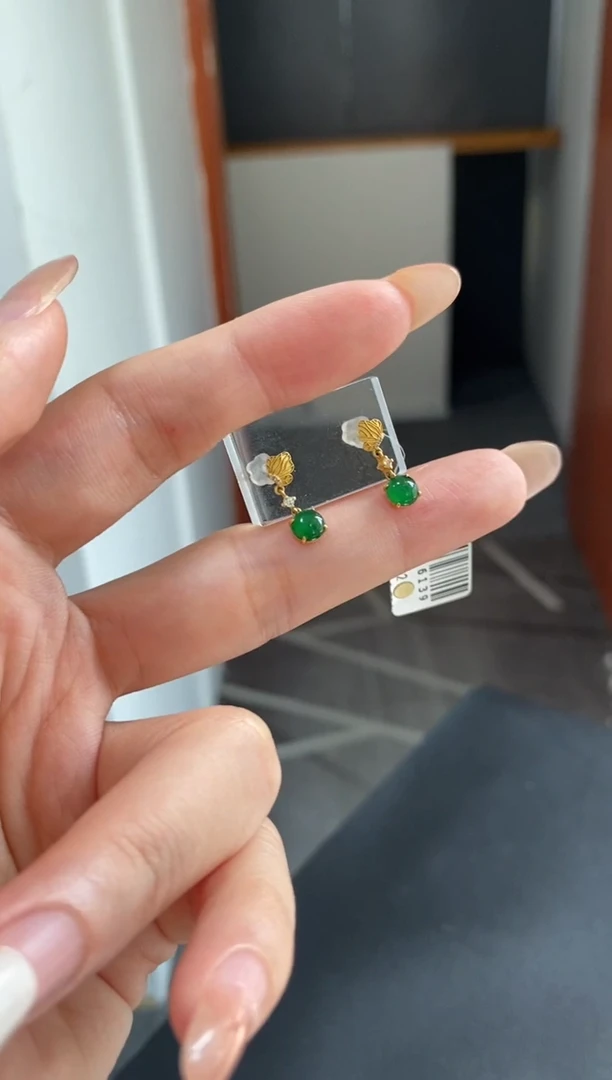 18K金镶嵌翡翠耳饰耳钉