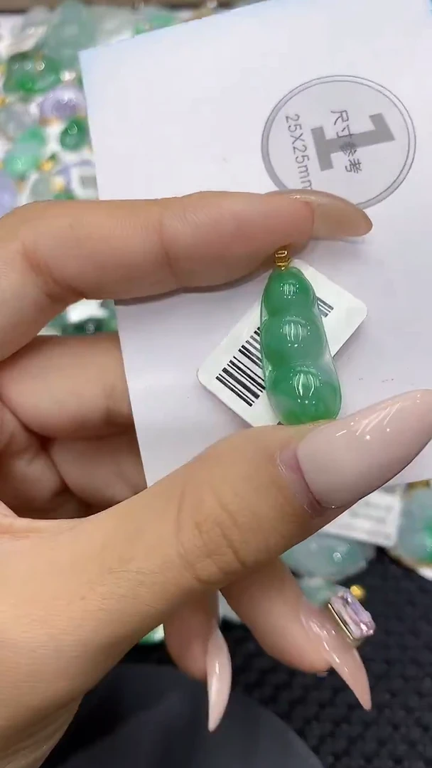 颈饰18K金镶嵌翡翠111111111111