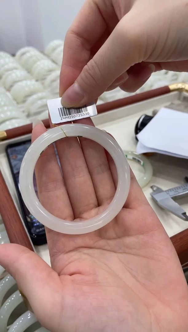 未镶嵌手镯和田玉53-54圈口 5530