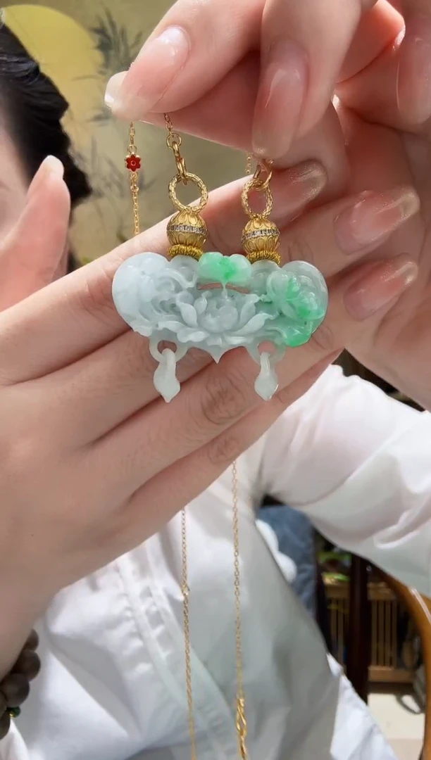 颈饰未镶嵌翡翠吊坠