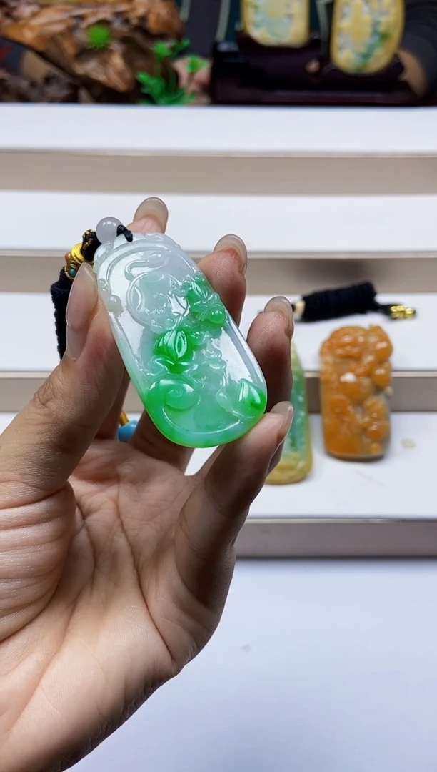 颈饰未镶嵌翡翠翡翠A货