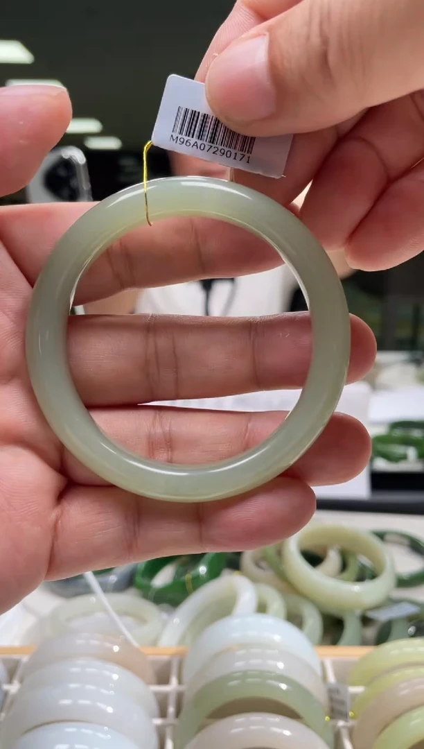 和田玉手镯未镶嵌54-55圈口 0171