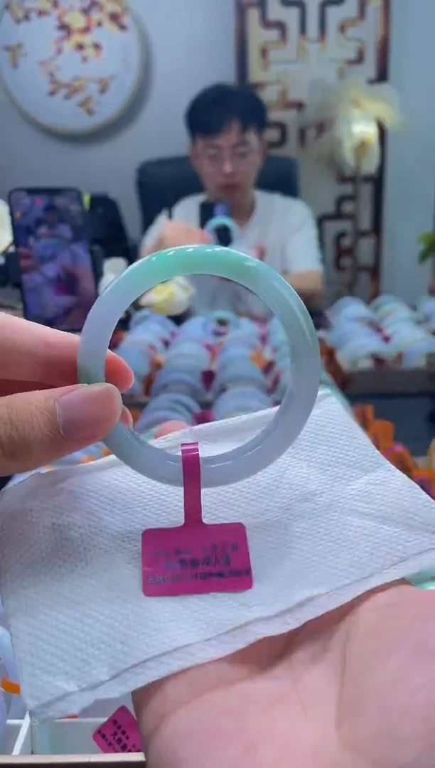 翡翠手镯未镶嵌220-56