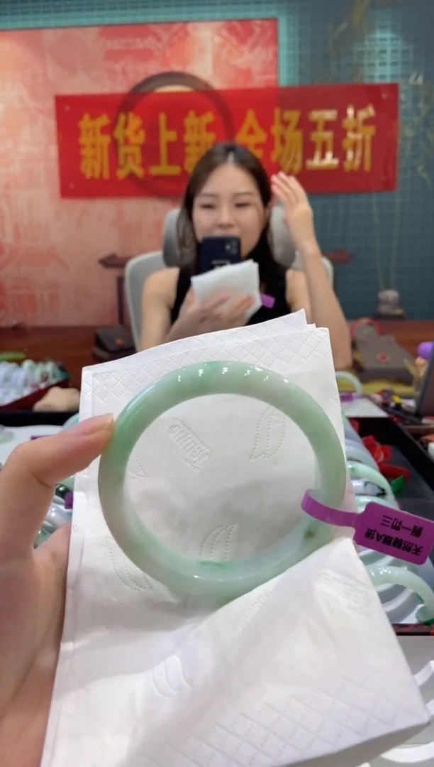 翡翠手镯未镶嵌多人25633