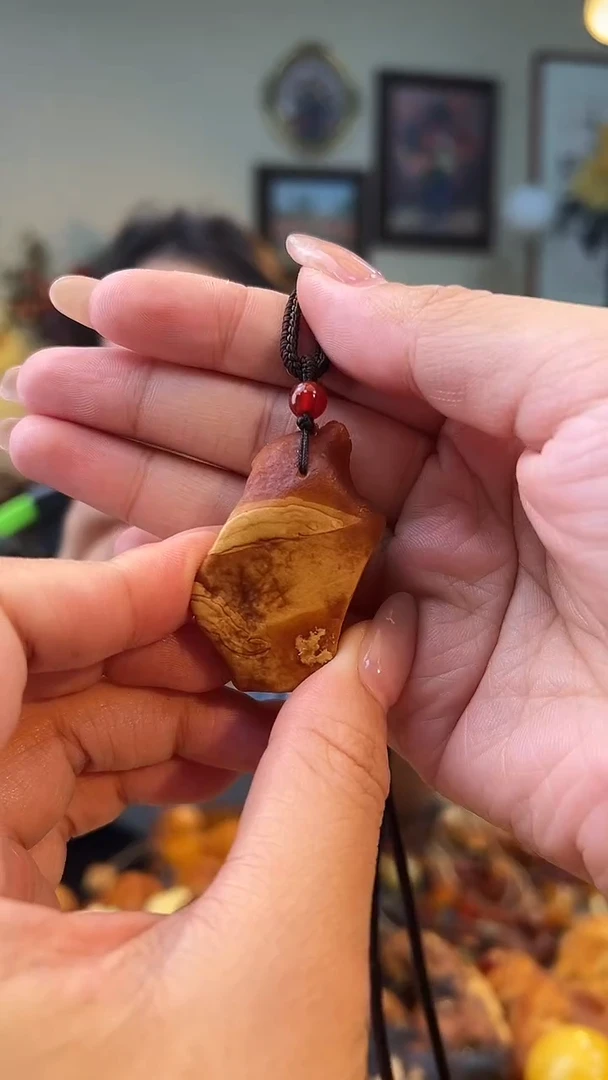 琥珀颈饰未镶嵌吊坠