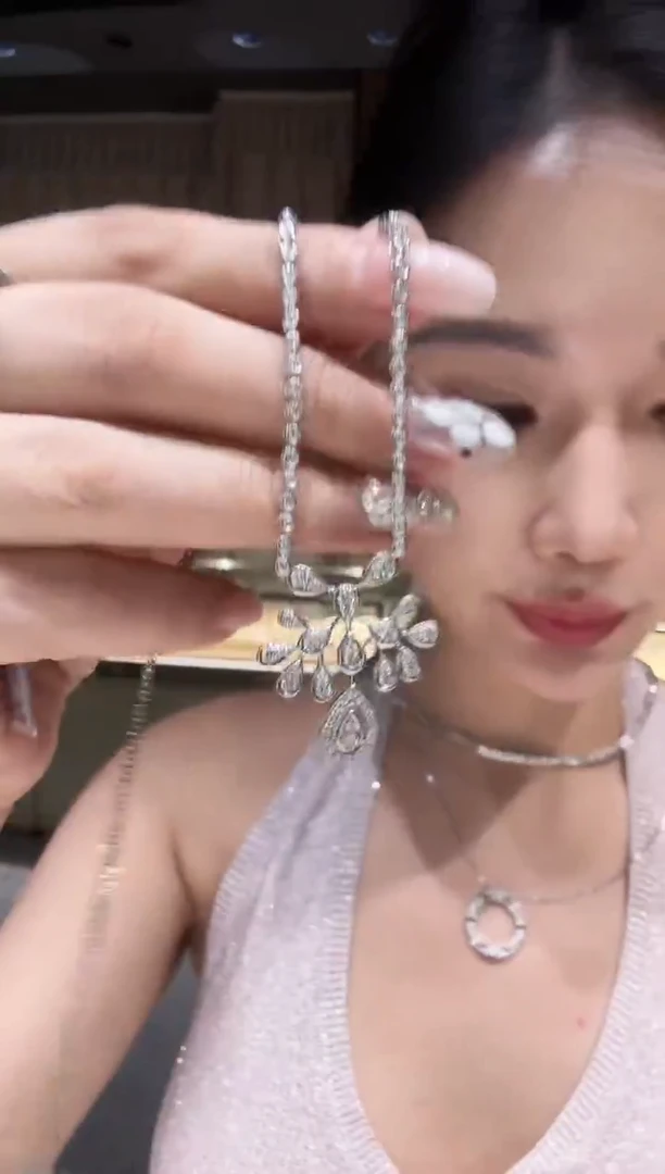 铂Pt950镶嵌项链钻石大皇冠