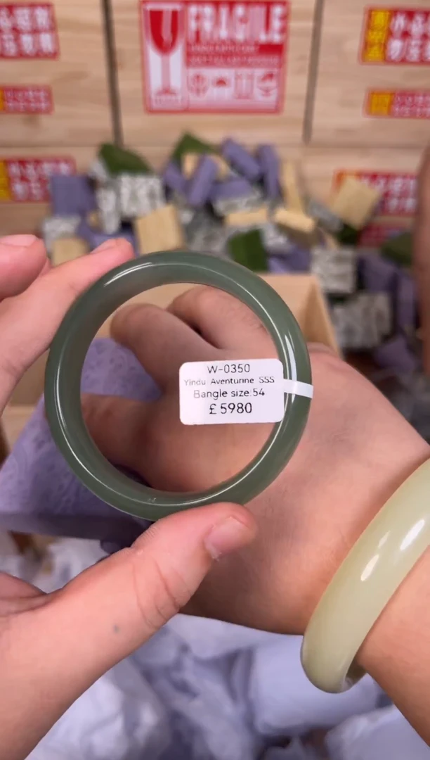 未镶嵌手镯石英质玉编码W-0350