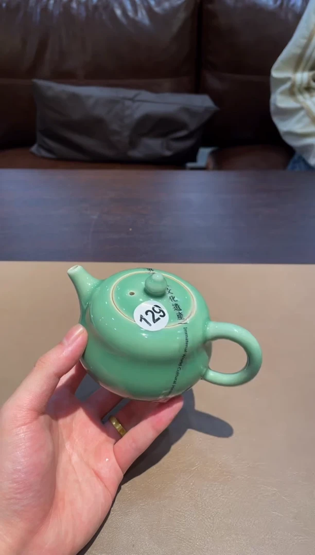 129窑承青瓷葫芦壶