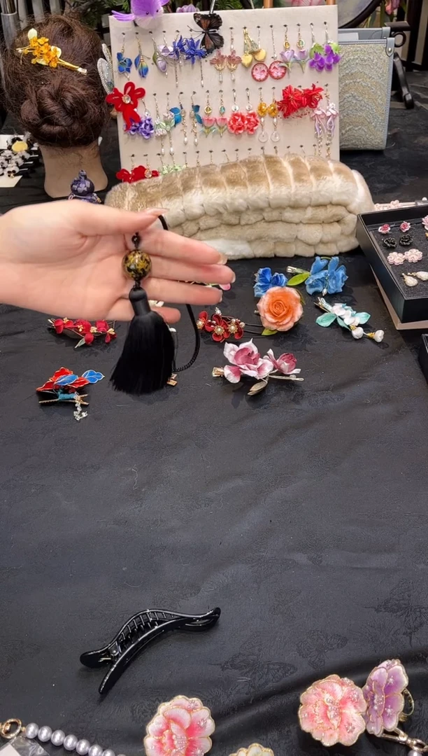 织绣三****咪非遗手工苏绣饰品