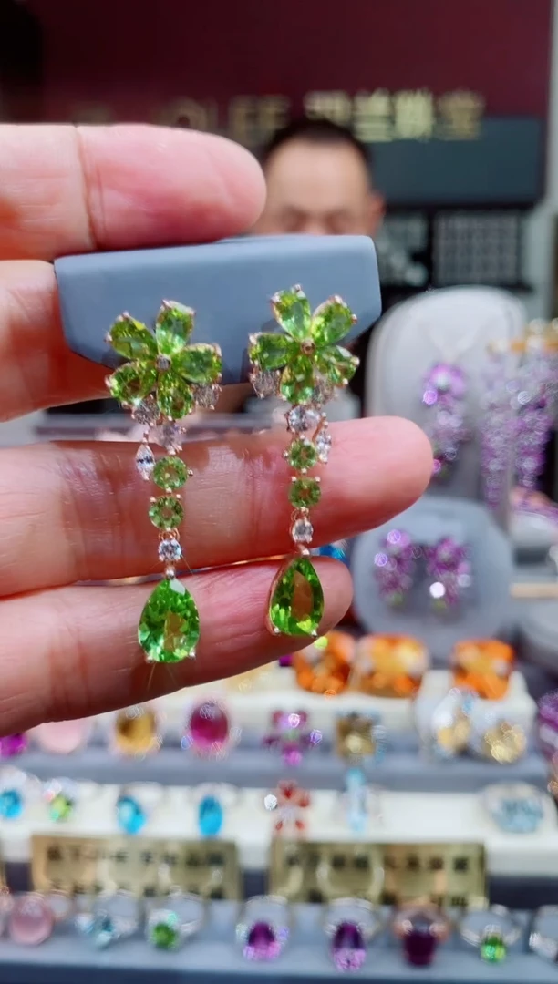 银S925镶嵌耳钉橄榄石橄榄石耳钉