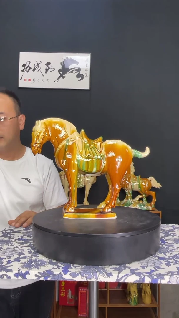 陶瓷经典战马黄色高28cm三彩色
