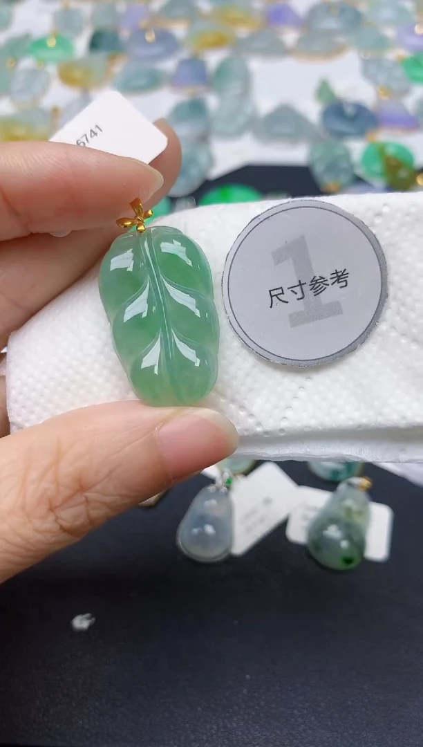 翡翠18K金镶嵌颈饰天然缅甸A货翡翠