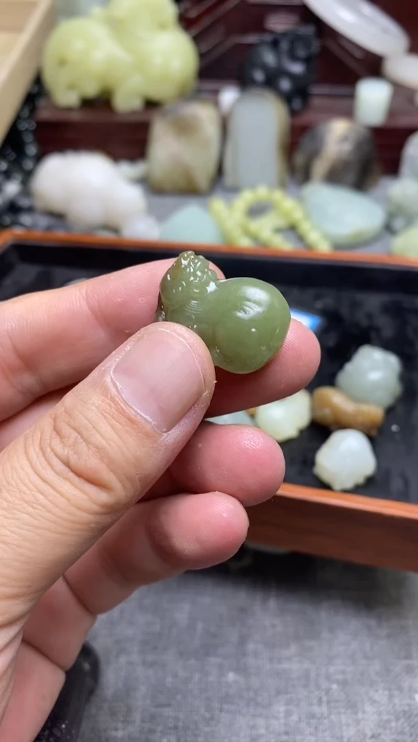 颈饰未镶嵌和田玉黄口貔貅