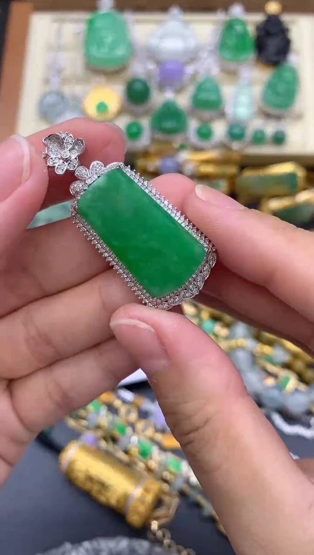 翡翠18K金镶嵌颈饰486-中国好珍宝