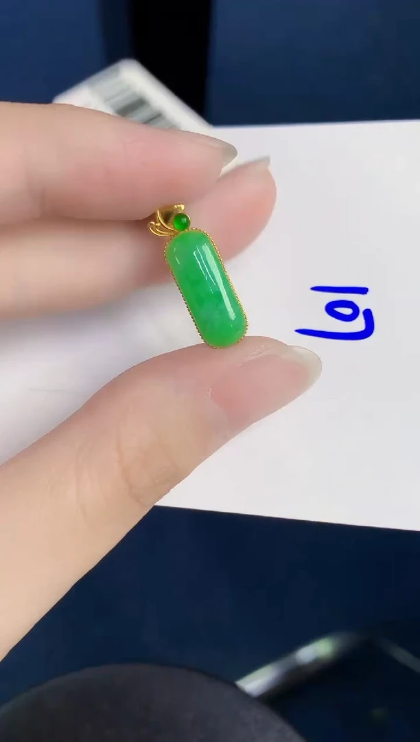 翡翠18K金镶嵌颈饰天然翡翠缅甸A货