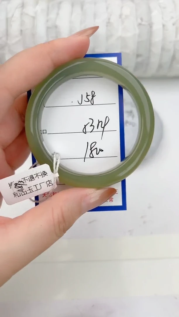 和田玉手镯未镶嵌58颜色微差无瑕疵