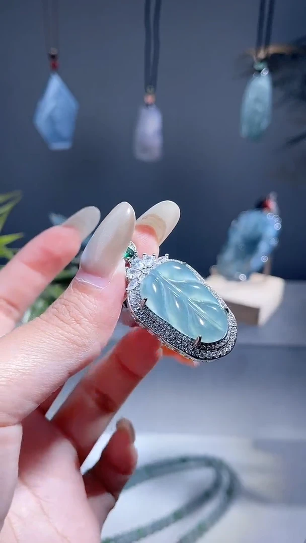 颈饰未镶嵌翡翠叶子